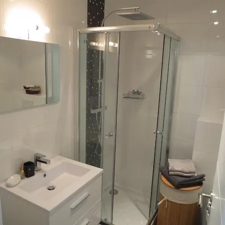 Apartamento Apartments Gounod Niza